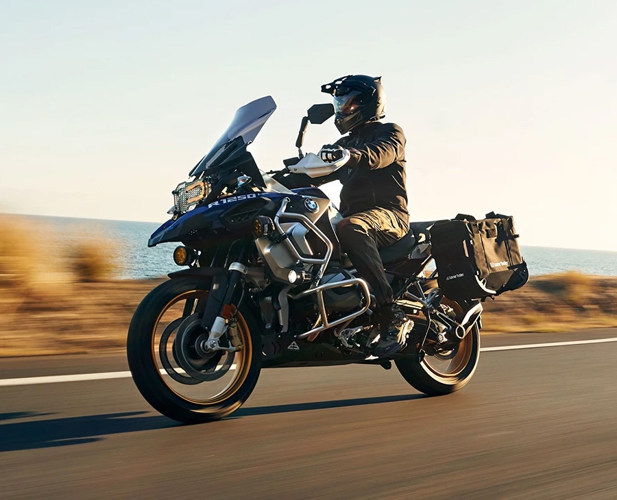 Hallo-Moto-rijinstructeur-bij-Jongepier
